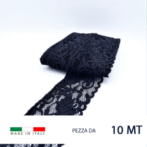 Pizzo raschel elastico con motivo floreale. 80% poliammide e 20% elastam. Prezzo riferito alla confezione da 10 metri. Altezza  16 cm circa. Prodotto in Italia.
