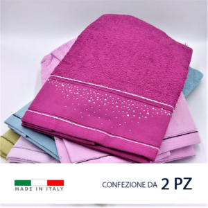 Coppia di asciugamani 100% in cotone con inserti di strass termoadesivi. Confezione da 2 pezzi di cui 1 ospite e 1 salvietta.