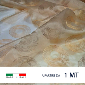 Tessuto per tendaggi semitrasparente in 100% organza di poliestere ricamata.