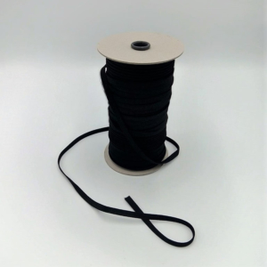 Treccia elastica a crochet, 50% filato di poliestere, 50% gomma di lattice.
