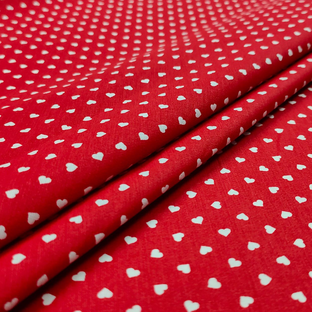 Tessuto cotone al metro - tela - cuori rossi - MONDO ITALIA s.r.o.