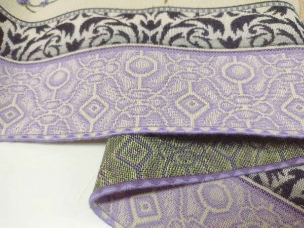 Tovaglia quadrata da interno in tessuto Gobelin, 70% cotone 30% poliestere; non idrorepellente Rifinita sui bordi con ricamo decorativo in cotone a tinta